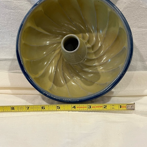 Rowe Pottery Bundt Cake Pan - Picture 3 of 4